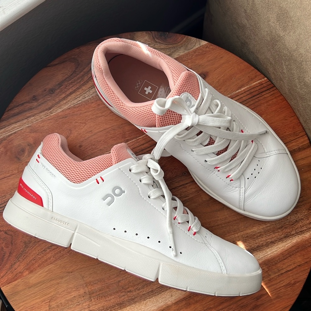 ON Cloud The Roger Advantage Cloudtec Red White Women’s size 7.5